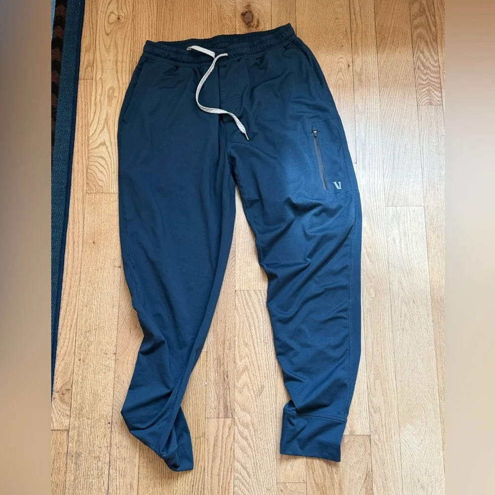 CLOSET CLOSING DEC 1-29- MAKE AN OFFER Vuori Sunday Performance Joggers - Picture 1 of 2